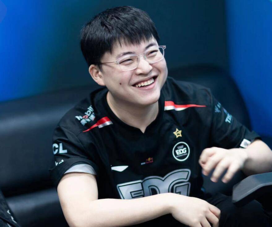 随机Uzi迎来十五赛季高光表现，SKT球迷沸腾！